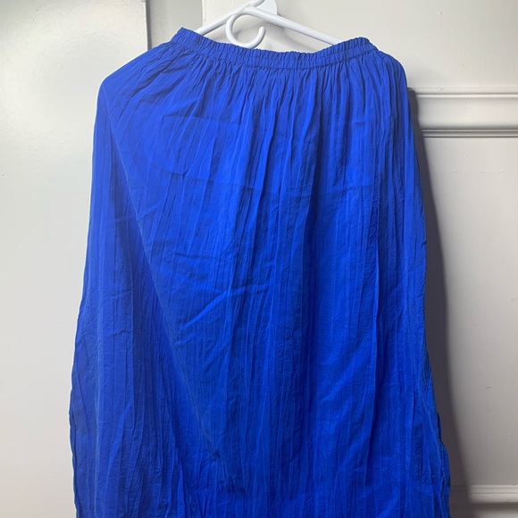 Club Monaco Dresses & Skirts - Skirt with slits